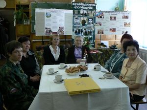 за одним столом